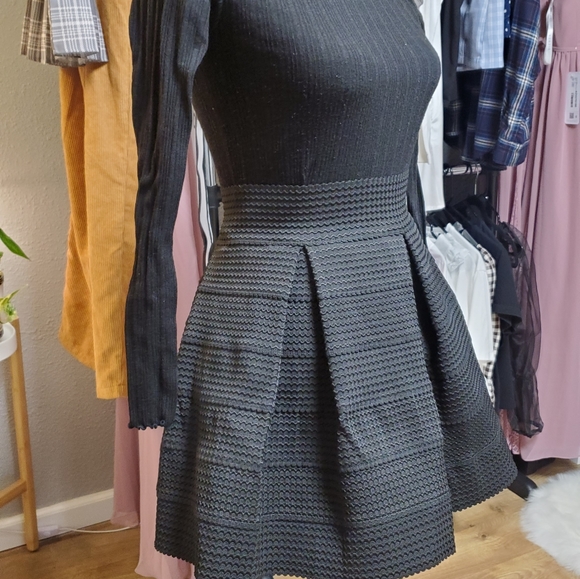 Skirt and shirt - Picture 2 of 5